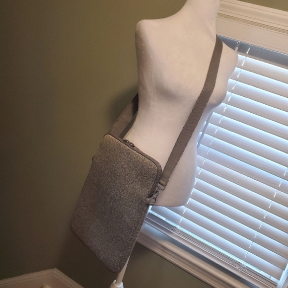 Dagne Dover Gray Neoprene Laptop Bag with Adjustable Strap, Business - Picture 5 of 12